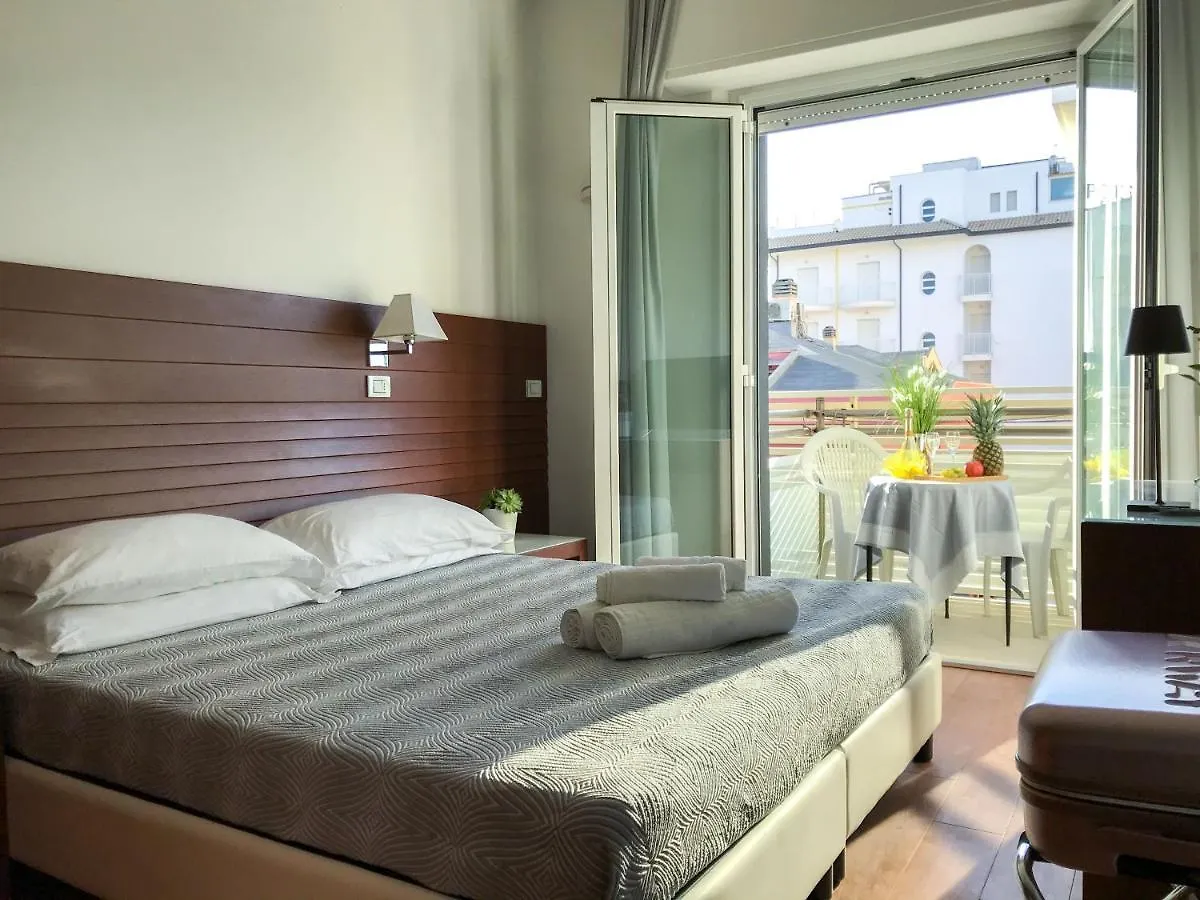 Club Hotel Riccione 3*,