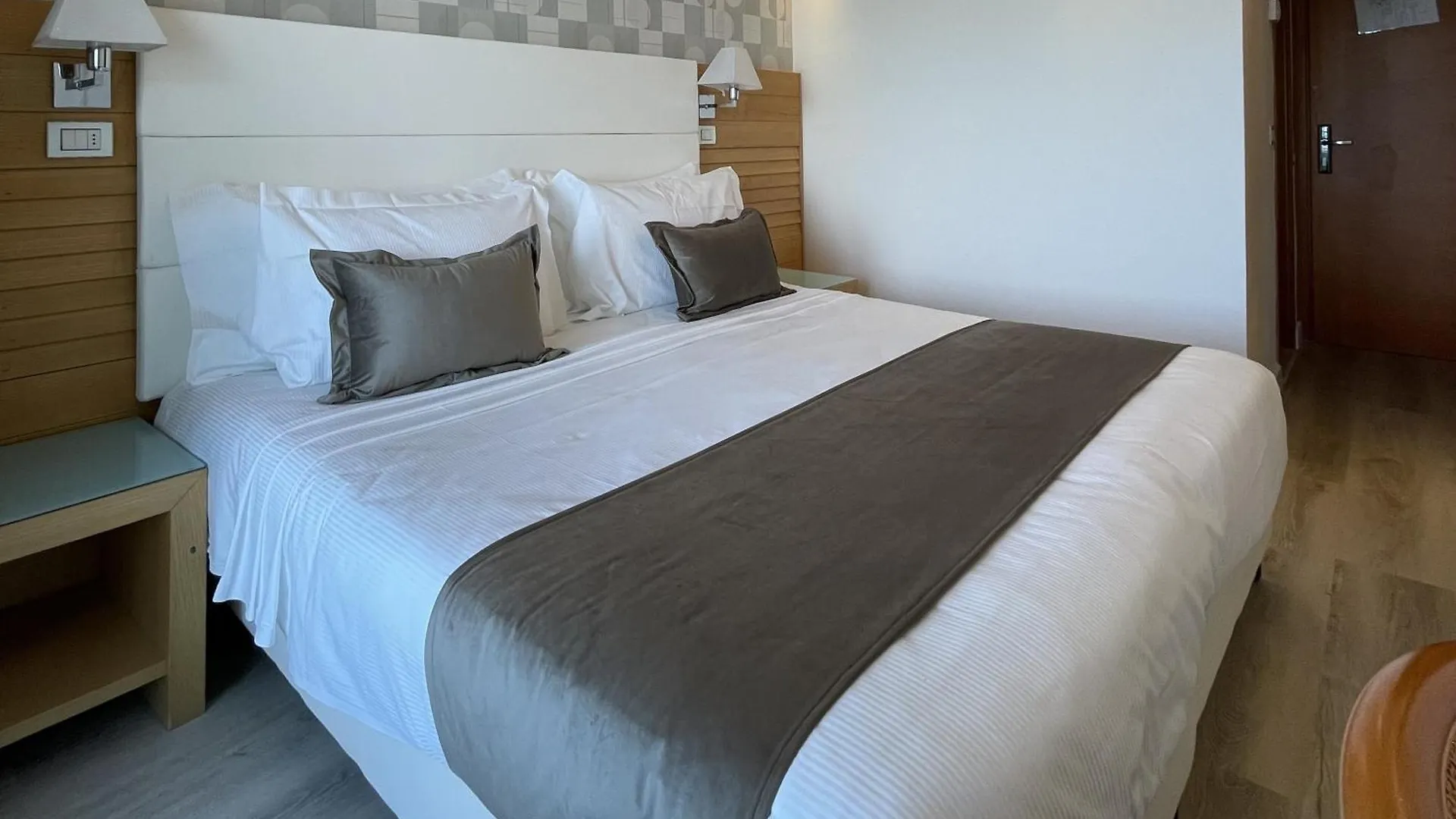 Club Hotel Ριτσιόνε 3*,  Ιταλία
